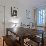 Cosy Apartment Well Located In Paris Center